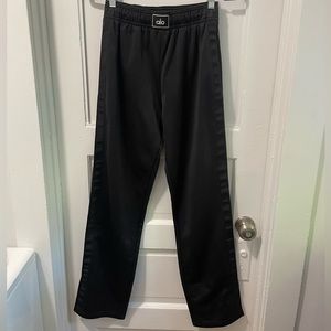 ALO Yoga | Courtside Black Fleece Lined Pant Straight Leg Split Ankle | Size S